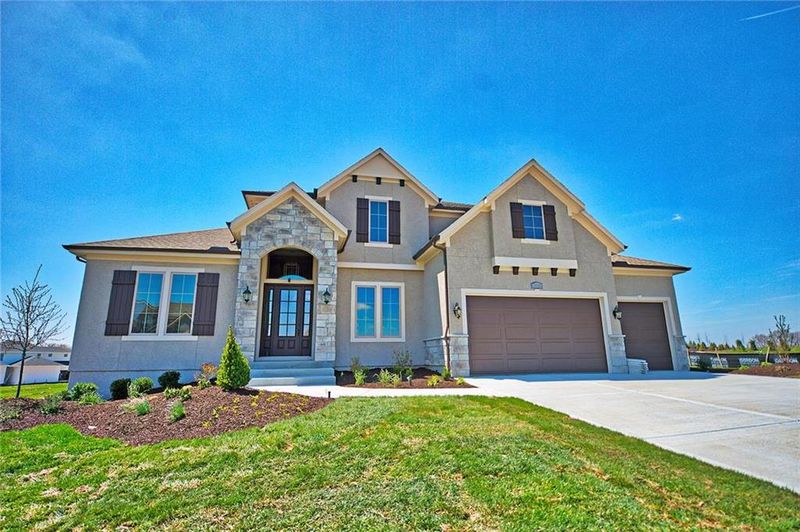 17520 Manor St, Overland Park, KS 66085