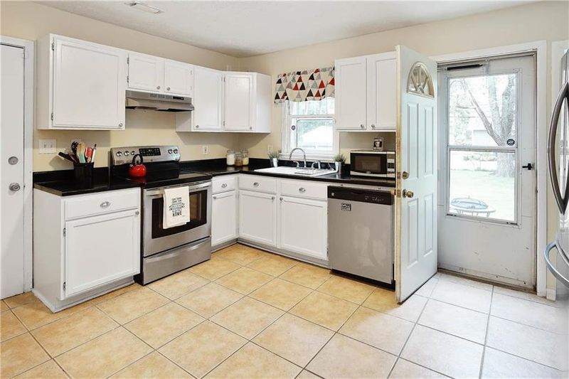 8519 Eby Ave, Overland Park, KS 66212