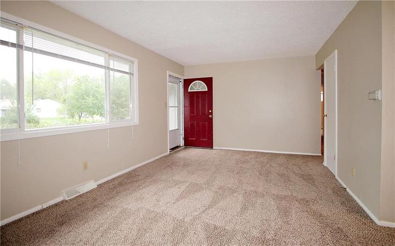 8705 E 114th St, Kansas City, MO 64134