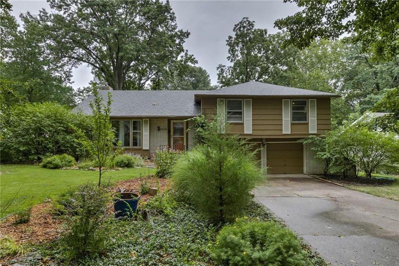 11229 Walnut St, Kansas City, MO 64114