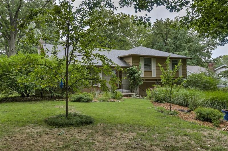 11229 Walnut St, Kansas City, MO 64114