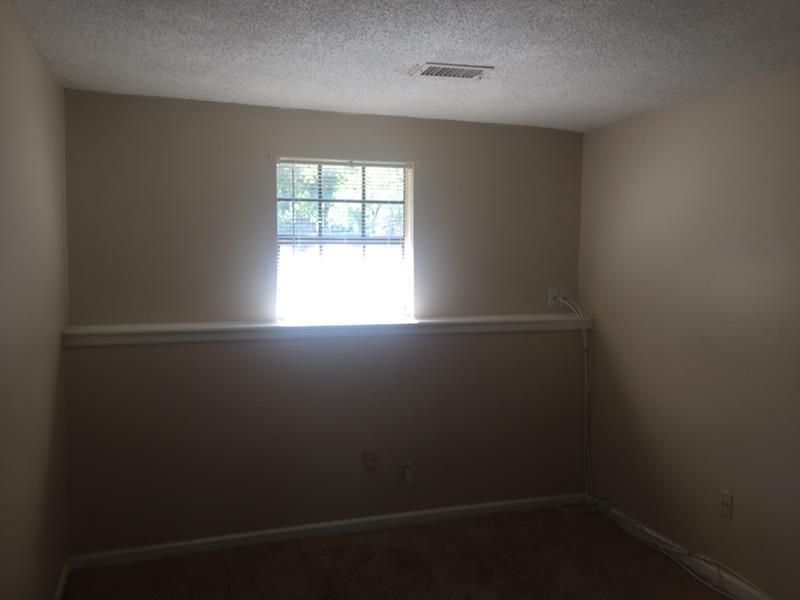 10902 Mckinley St, Kansas City, MO 64134