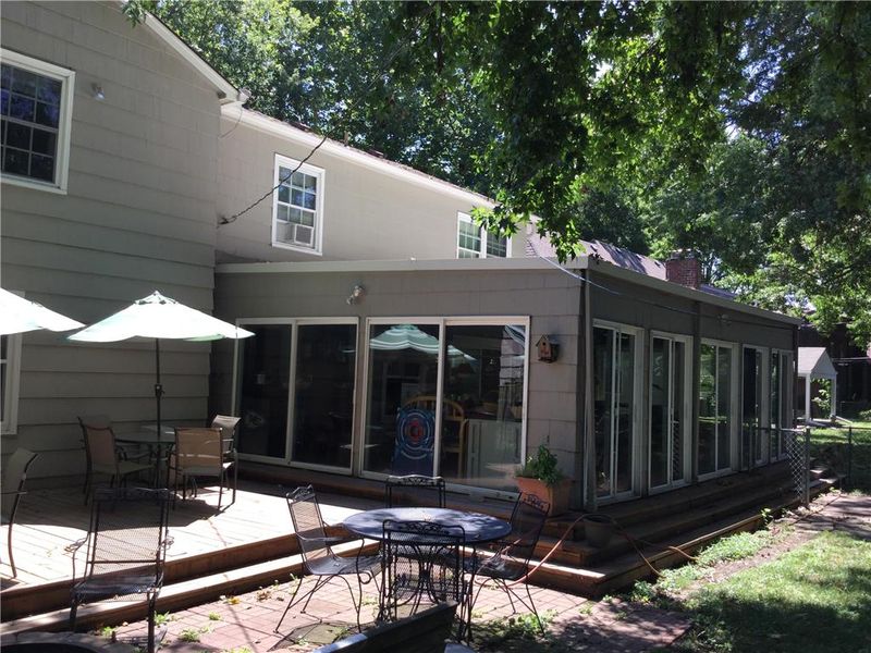 5204 Spring Ave, Kansas City, MO 64113