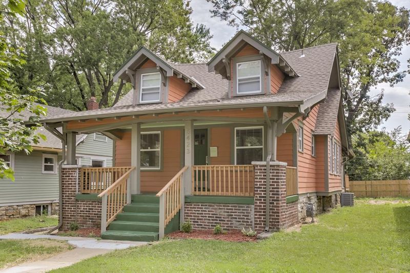 5423 Tracy Ave, Kansas City, MO 64110