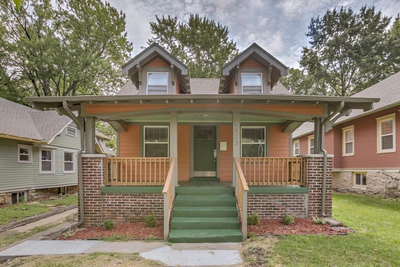 5423 Tracy Ave, Kansas City, MO 64110