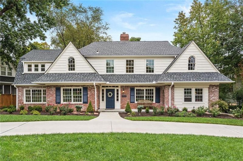 6233 Summit St, Kansas City, MO 64113