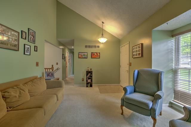 7114 N Rhode Ave, Kansas City, MO 64152