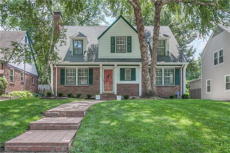 619 E 70 St, Kansas City, MO 64131