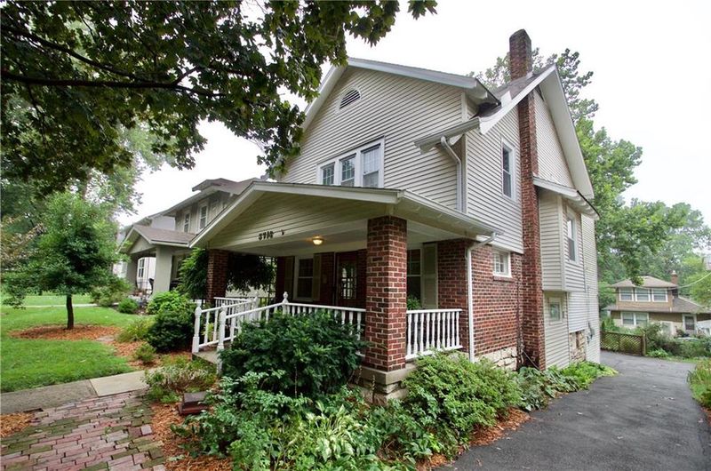 5716 Cherry St, Kansas City, MO 64110