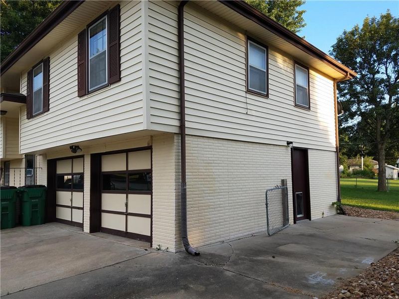 1307 Blueberry Dr, Harrisonville, MO 64701