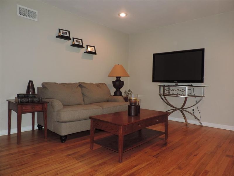 8110 Oldham Rd, Kansas City, MO 64138