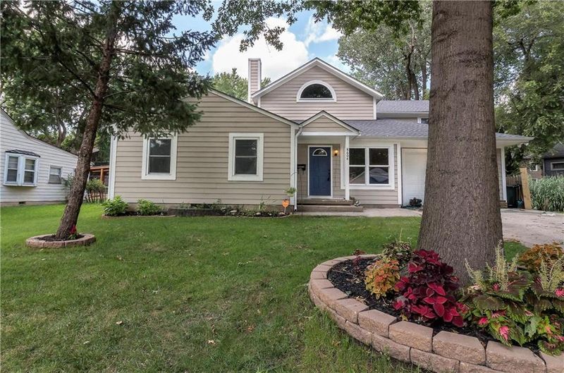 8604 W 68th Ter, Overland Park, KS 66204