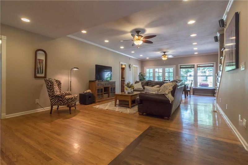 8604 W 68th Ter, Overland Park, KS 66204