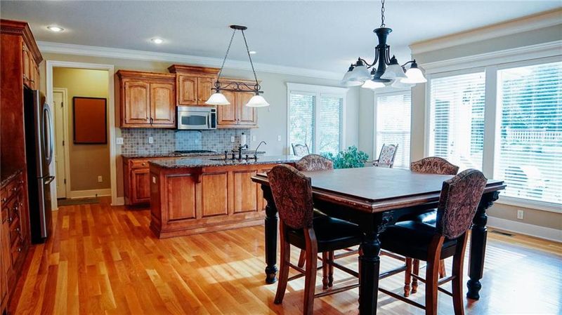 15522 Shawnee Dr, Overland Park, KS 66223