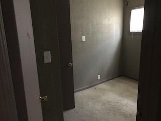 10709 Ewing Dr, Kansas City, MO 64134