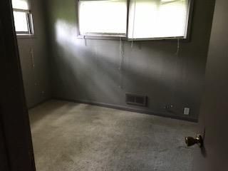 10709 Ewing Dr, Kansas City, MO 64134