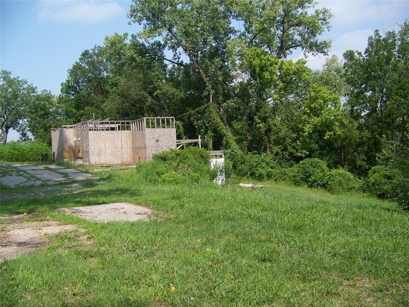 8612 E 17th Ter, Kansas City, MO 64126