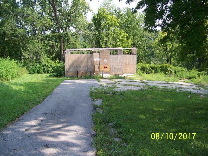 8612 E 17th Ter, Kansas City, MO 64126