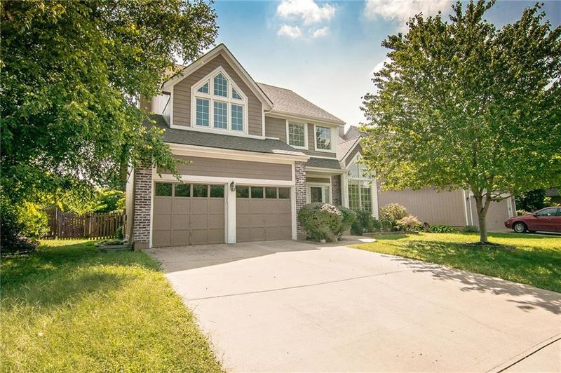 11613 Barton St, Overland Park, KS 66210