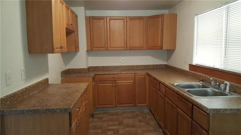 3005 E 27 St, Kansas City, MO 64127