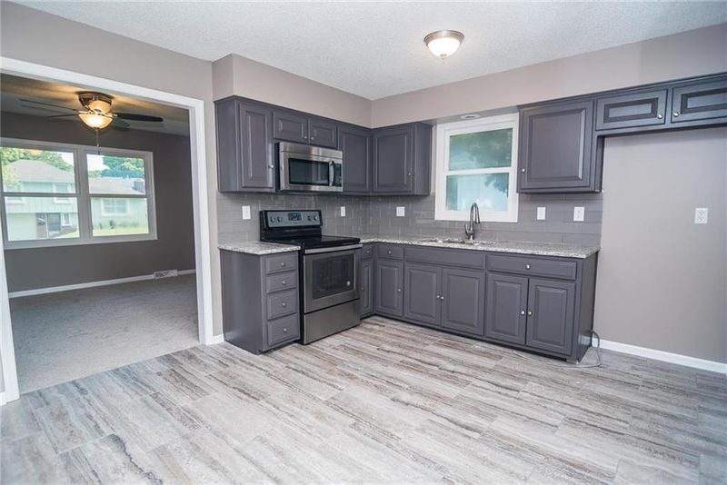7405 E 118th St, Kansas City, MO 64052