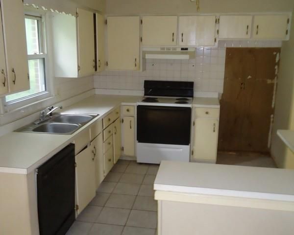 13708 E 41st Ter, Independence, MO 64055