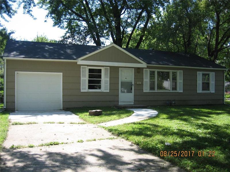 5911 E 101 St, Kansas City, MO 64134