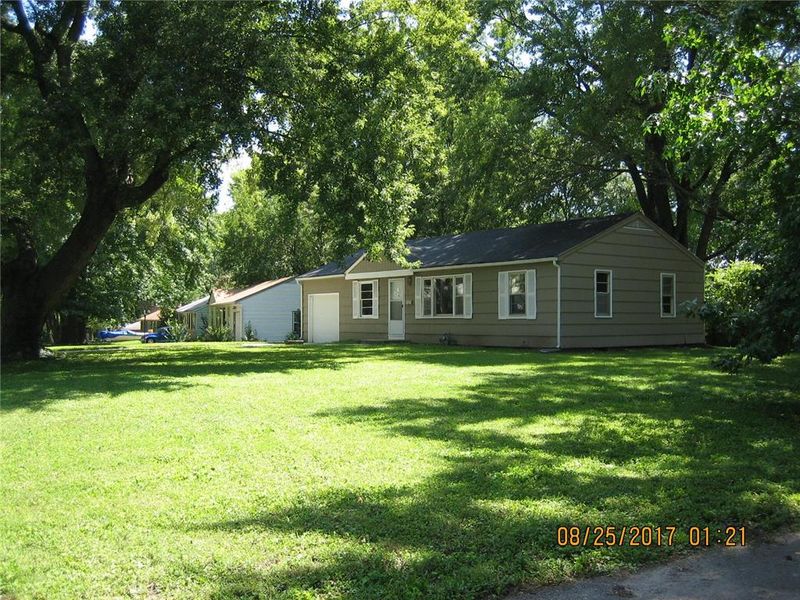 5911 E 101 St, Kansas City, MO 64134