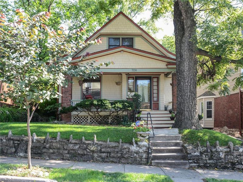 709 E 41st St, Kansas City, MO 64110
