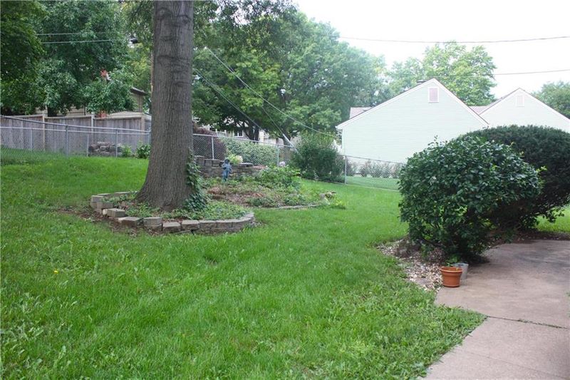 10400 Monroe Ave, Kansas City, MO 64137