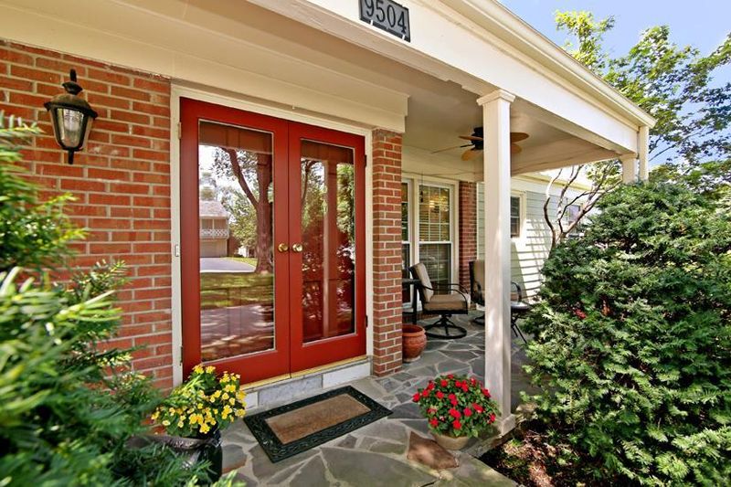 9504 Jarboe St, Kansas City, MO 64114