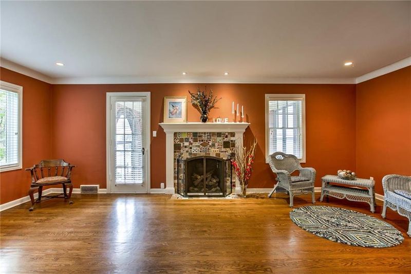 35 E 62nd Ter, Kansas City, MO 64113