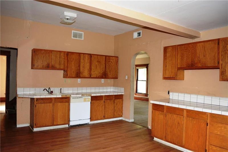 226 E 1st Ave, Garnett, KS 66032