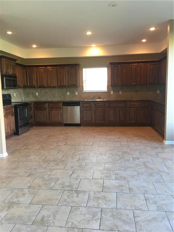 714 SW Joseph Cir, Grain Valley, MO 64029