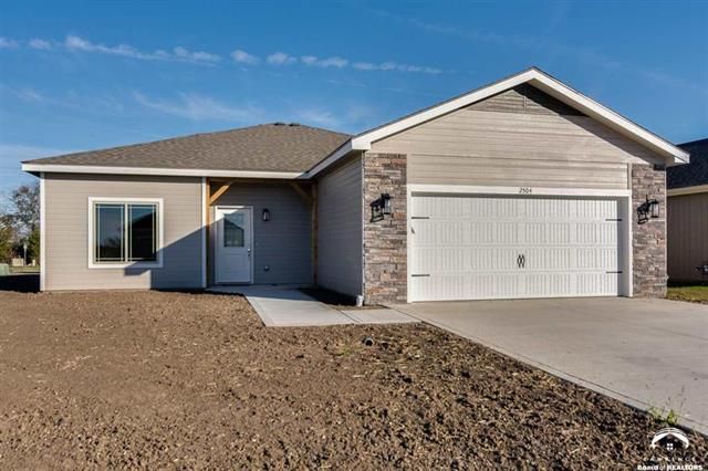 2516 Chasehire Ct, Lawrence, KS 66046