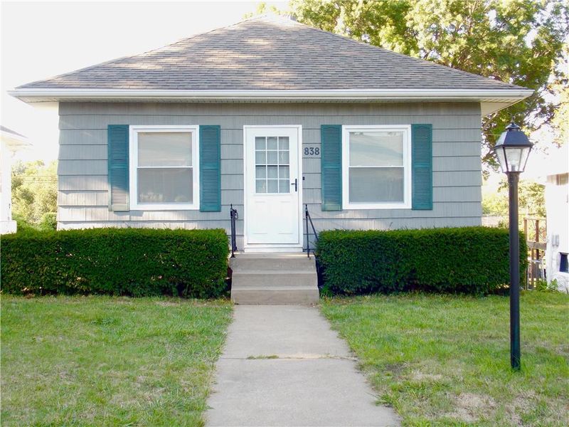 838 E 72nd St, Kansas City, MO 64131