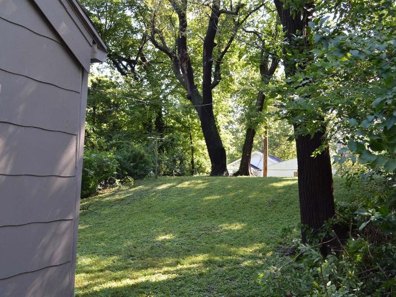 7103 Wayne Ave, Kansas City, MO 64131