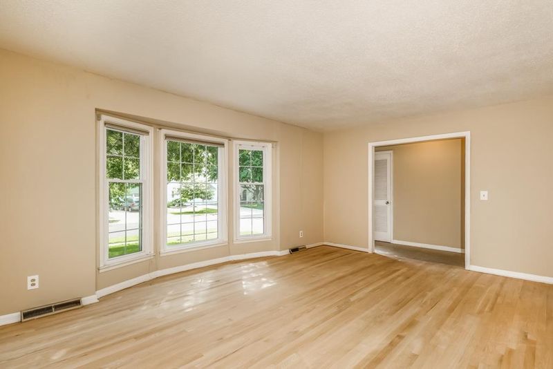 9708 Walmer St, Overland Park, KS 66212
