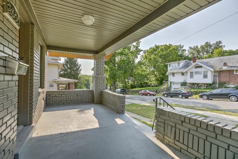 3800 E 36th St, Kansas City, MO 64128