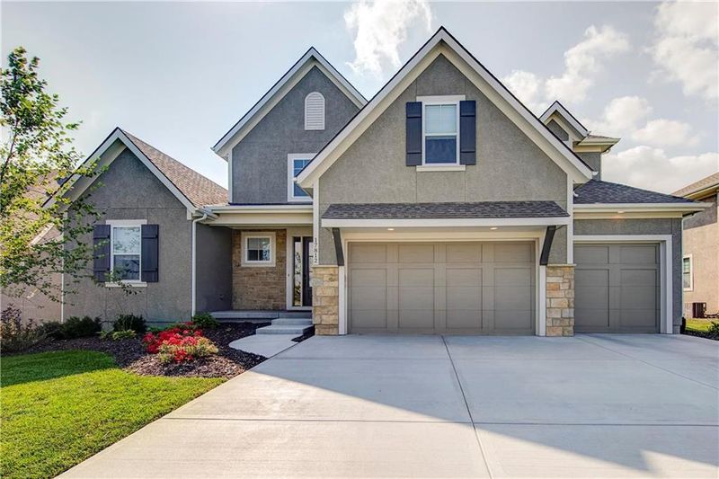 17812 Kessler St, Overland Park, KS 66013