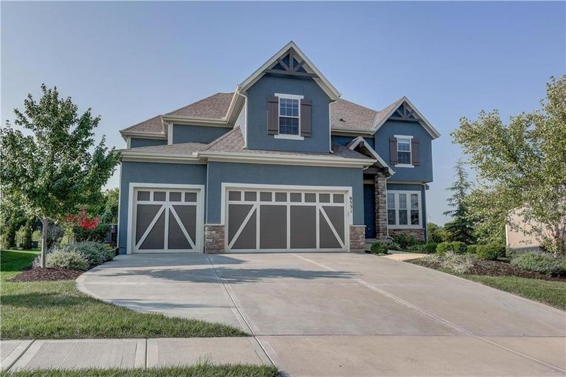 9531 W 164th Ct, Overland Park, KS 66085