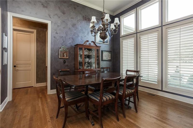 117 NW Morton Dr, Lee's Summit, MO 64081