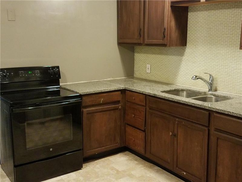 8400 E 114th Ter, Kansas City, MO 64134