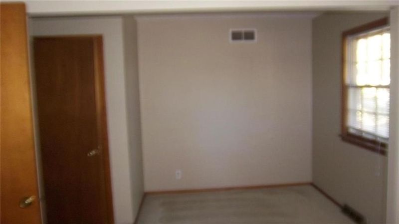 6300 Wabash Dr, Gladstone, MO 64118