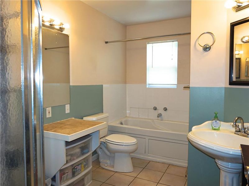 11204 Myrtle Ave, Kansas City, MO 64137