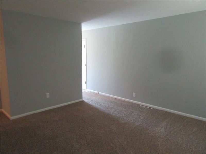 601 Pawnee Ln, Belton, MO 64012