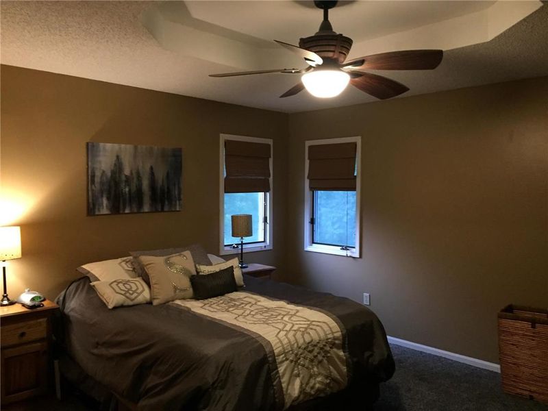 7703 NW 70th St, Kansas City, MO 64152