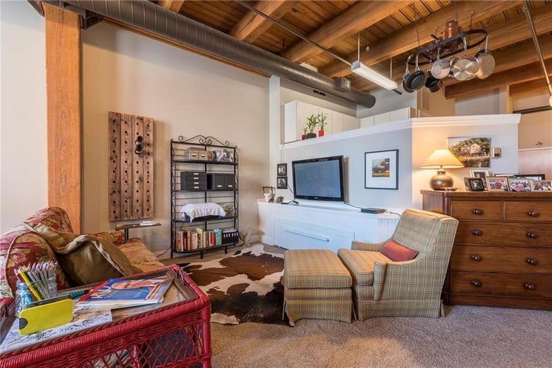 700 Broadway Ave #210, Kansas City, MO 64105