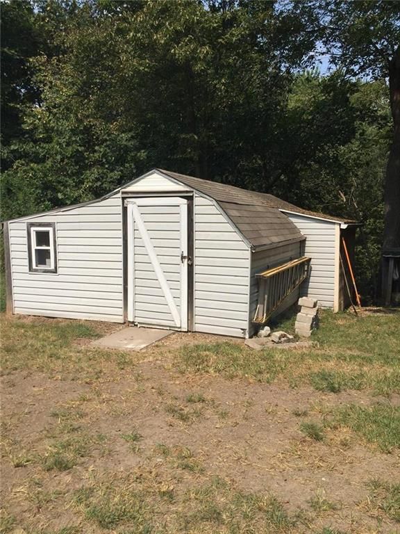 5220 E 51st St, Kansas City, MO 64130