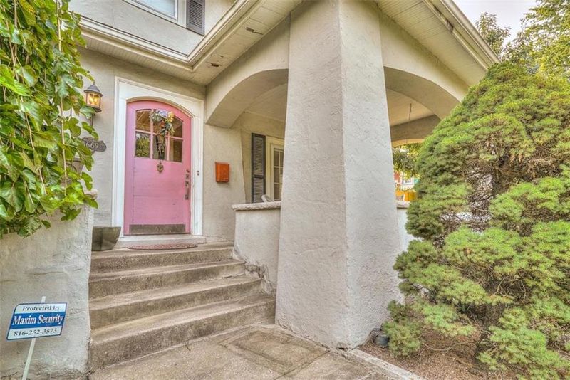 3669 Madison Ave, Kansas City, MO 64111
